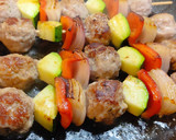Foto del paso 3 de la receta: Brochetas de albóndigas