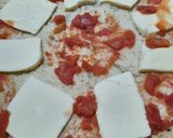 Foto del paso 3 de la receta: Primer pizza del año de jamón y morrón compartida con amigas