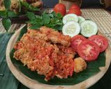 Foto langkah ke 6 dari resep Ayam Geprek WONG KLATEN Ala aninghan.
