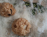 Foto del paso 4 de la receta: Galletitas pera y pasas!!