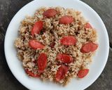 Foto langkah ke 3 dari resep Nasi Goreng Sosis Lada Hitam.