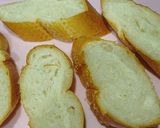 Hình bước làm 1 của món Bánh mì nướng Canape cho tiệc Giáng Sinh