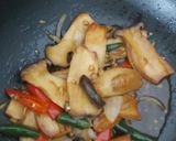 Foto langkah ke 3 dari resep Tumis Jamur King Oyster.