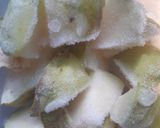รูปขั้นตอนการทำที่ 3 ของ Iced #UglyFruit Tea ชาผลไม้แช่แข็ง + Honey Fermented Fruit Syrup
