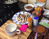 Foto del paso 1 de la receta: Arroz al curry con lentejas y hamburguesas vegetales con mozzarella y champiñones
