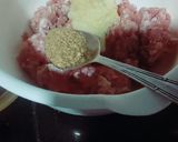 A picture of step 1 of Twa Qeema kabab.