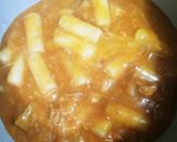 A picture of step 2 of Chinese Tteok-Bokki Soup.