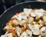 Foto del paso 2 de la receta: Maccheroni con cherrys y setas 🍅 🧀 🍄 (macarrones)