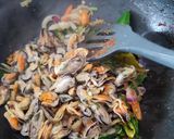 Foto langkah ke 3 dari resep Kerang Cabe Ijo.