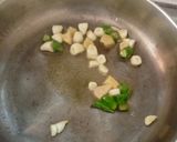 A picture of step 3 of Methi Matar Malai.