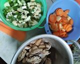Foto langkah ke 1 dari resep Sop sayur + ayam.