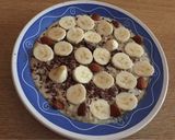 Foto del passaggio 3 della ricetta Porridge allo yogurt con banana, cioccolato e mandorle 😋