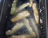 Foto del paso 5 de la receta: Bastones de calabacín, en rebozado de yogurt