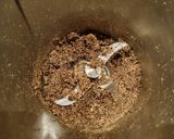 Foto del passaggio 2 della ricetta Biscotti con noci e cioccolato