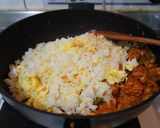 紅咖哩雞肉鮮蝦炒飯的食譜步驟7照片