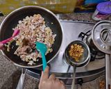 Foto langkah ke 6 dari resep Ayam Jamur untuk Bakmi / Nasi Tim 蘑菇鸡用于面条或团队米饭.