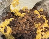 Foto langkah ke 3 dari resep Chunky Chocolate Cookies.