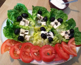 Foto del paso 1 de la receta: Ensalada de cogollos con queso feta marinado con hierbas