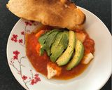 Foto del paso 5 de la receta: Huevos pochados en salsa de jitomate a las hierbas