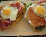 Foto del paso 5 de la receta: Tosta de lomo, pimiento, jamón y huevo de codorniz