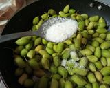 A picture of step 2 of Holay / green chickpeas.
