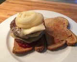 Foto del paso 3 de la receta: Hamburguesa con pimiento caramelizado, cebolla caramelizada y queso brie