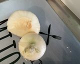 Une image de l'étape 3 de Salade de pommes de terre, tomates et oignon doux à l’ail frais et thon mariné.
