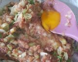 Foto langkah ke 3 dari resep Martabak Kornet Telur.