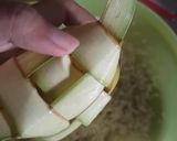 Foto langkah ke 2 dari resep Ketupat Magic Com.