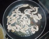 A picture of step 4 of Tricolour chicken stir fried noodles.