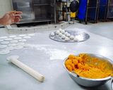 Foto langkah ke 4 dari resep Pao Telur Asin Manis.
