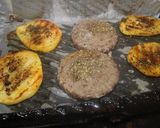 Foto del paso 5 de la receta: Hamburguesa con patatas asadas