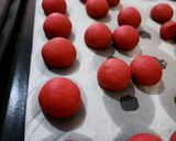 Foto langkah ke 2 dari resep Crumbl red velvet ball cookies.