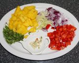 Foto del paso 2 de la receta: CEVICHE DE LOCOS, CAMARONES, CONGRIO Y MANGO