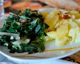 Foto del paso 5 de la receta Acelgas con patatas aderezado con pimentón rojo dulce y AOVE