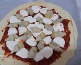 Foto del paso 4 de la receta Pizza de jamón serrano y alcachofas