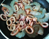 Foto del paso 2 de la receta: Ensalada de calamares y langostinos