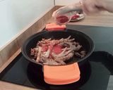 Foto del paso 2 de la receta: Arroz con patas mollejas y cuellos de pollo