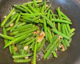 Hình bước làm 1 của món Bean (Đậu Ve) xào tỏi