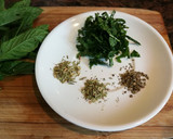 Foto del paso 5 de la receta: Crema de habas y guisantes frescos de la huerta