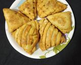 A picture of step 2 of Aloo veggie samosa.