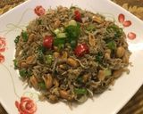 魩仔魚炒蒜味花生的食譜步驟6照片