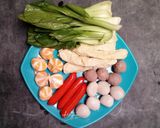 Foto langkah ke 1 dari resep Steamboat Suki Kuah Tomyam.