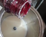A picture of step 4 of Blueberry milk shake😋.