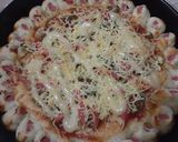 Foto langkah ke 7 dari resep Pizza Soziz Tabur keju Sederhana.