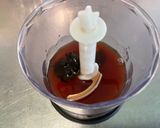 Une image de l'étape 4 de Filets de lieu, crème de poivron, abricot et ail noir.