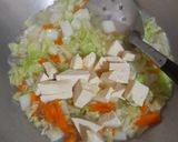 Foto langkah ke 2 dari resep Tumis nyemek sawi putih tahu wortel.