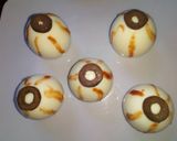 Foto del paso 1 de la receta: Ojos del miedo de Halloween