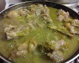 Foto del paso 4 de la receta: Patitas de 🐷 en salsa verde
