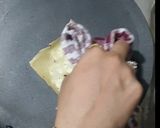 A picture of step 2 of Sandwich Masala Papad.